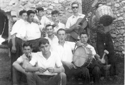 JÃ³venes en fiestas. Bello