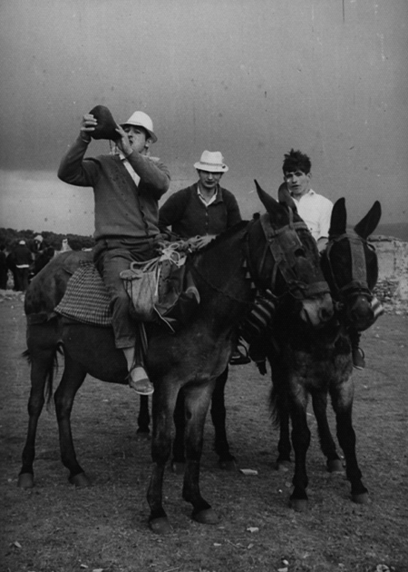 Tres hombres sobre burros. Calamocha.