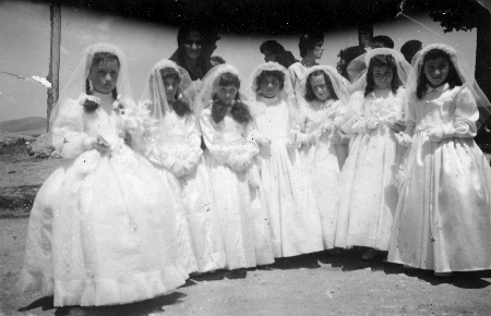 NiÃ±as de comuniÃ³n. CucalÃ³n.