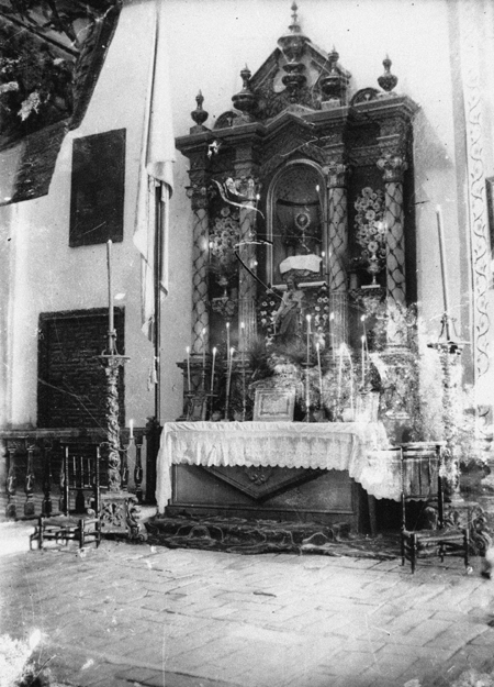 Altar de la Iglesia de Luco.