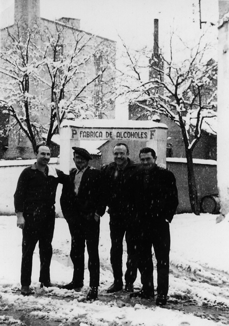 Grupo de amigos en un dÃ­a de nieve. Monreal del Campo.