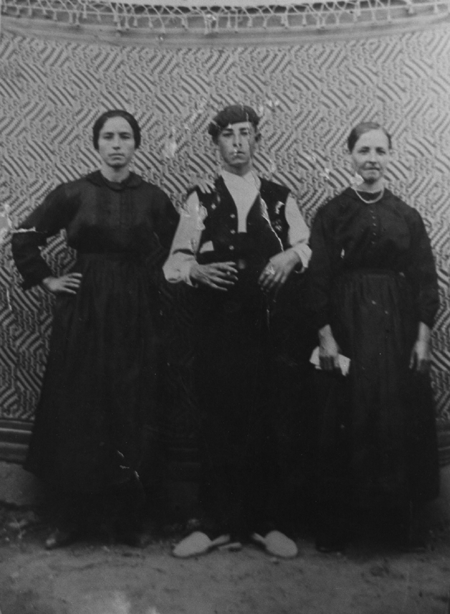 Hombre entre mujeres. El Poyo