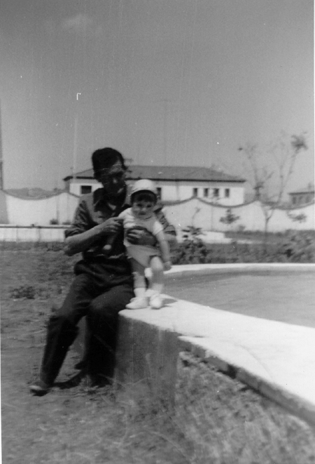 Retrato de un padre y su bebÃ©. Ojos Negros.