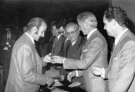 Entrega de medallas al mÃ©rito al trabajo. AÃ±o 1975. Ojos Negros.