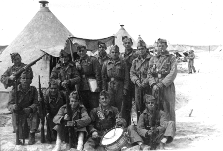 Grupo de soldados. Tornos