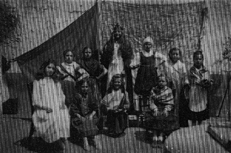 NiÃ±as haciendo teatro. Tornos