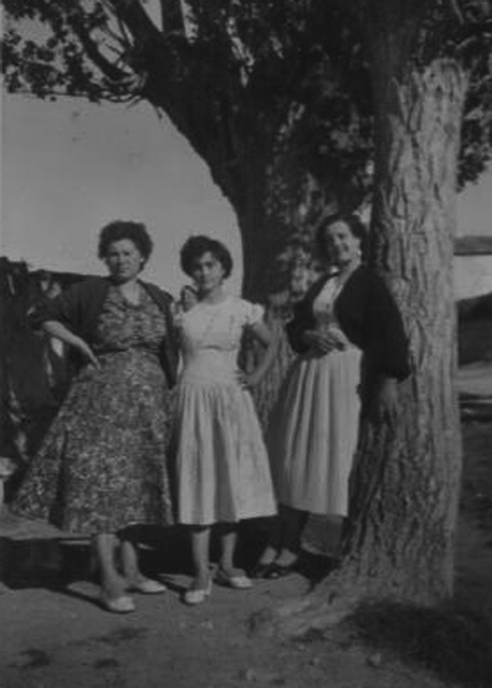 Vecinas de Torralba de los Sisones.