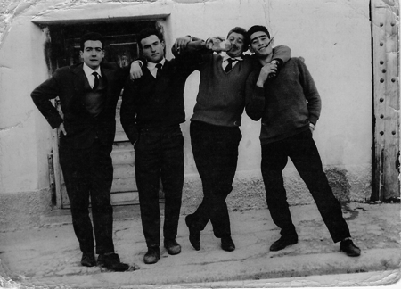 Cuatro jÃ³venes vecinos de Torralba de los Sisones.