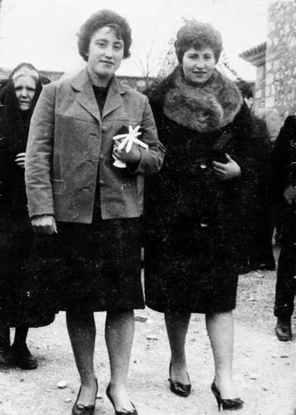 Mujeres saliendo de misa. Torrelosnegros.