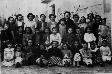 Grupo escolar en Torrelosnegros.