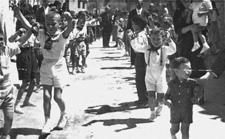 NiÃ±os en el baile de San Roque. Calamocha.