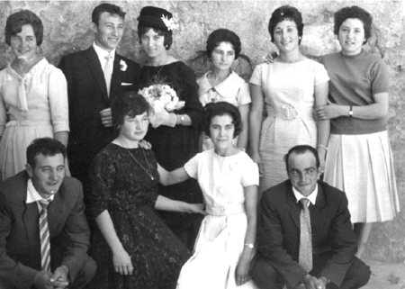 Grupo de invitados en la boda de Leopoldo y Eugenia. Cella.
