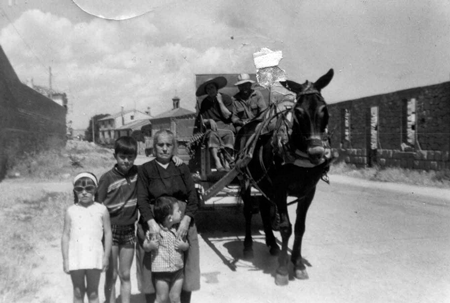Bernardina, Ãngel y TomÃ¡s. AÃ±o  1970. Cella.