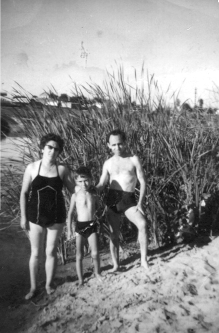 Adelaida, AndrÃ©s y Santiago. Cella.