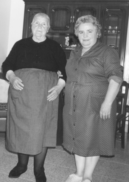 Pilar y MarÃ­a. Cella.