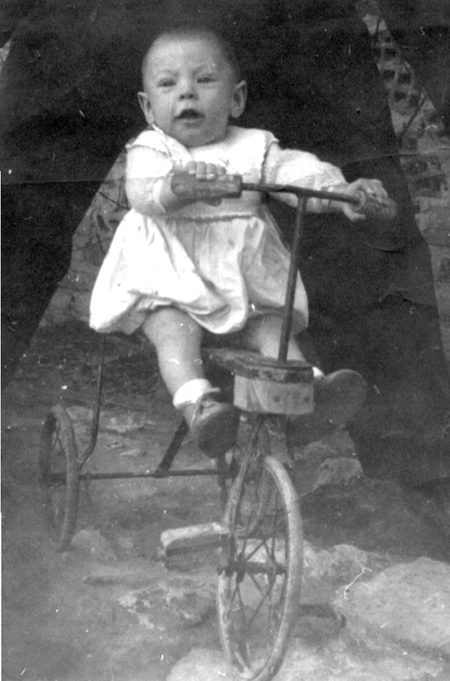 JosÃ© Antonio SÃ¡nchez en el triciclo. Cella