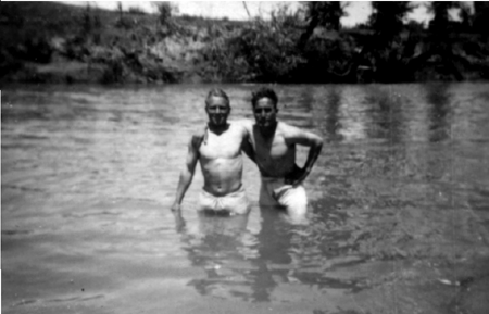 Retrato de Victorino nadando en el rÃ­o Henares.