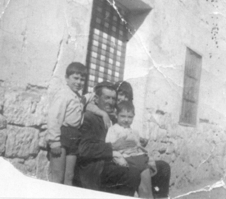 Asterio y nietos. Villarquemado.