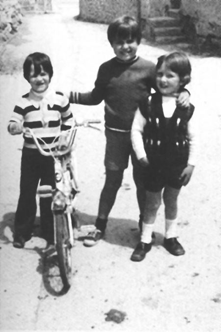 NiÃ±os con bicicleta. RetascÃ³n.