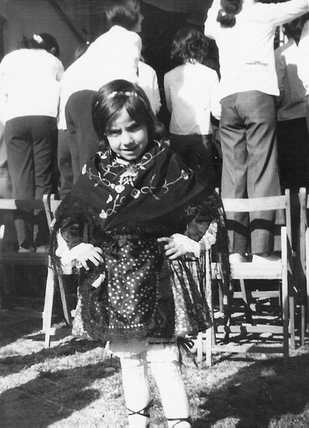 NiÃ±a vestida de baturra. RetascÃ³n.