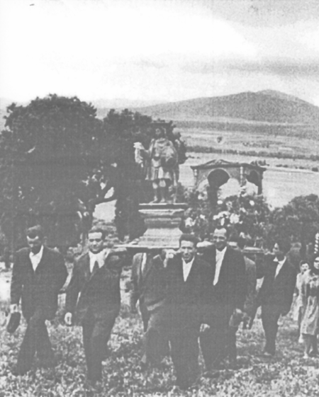 Subiendo la cuesta de la Ermita. Villarreal de Huerva.