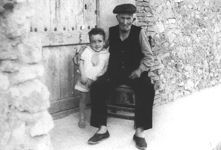 Alejandro Salvador y su bisabuelo Ãngel Valero. Langa del Castillo.