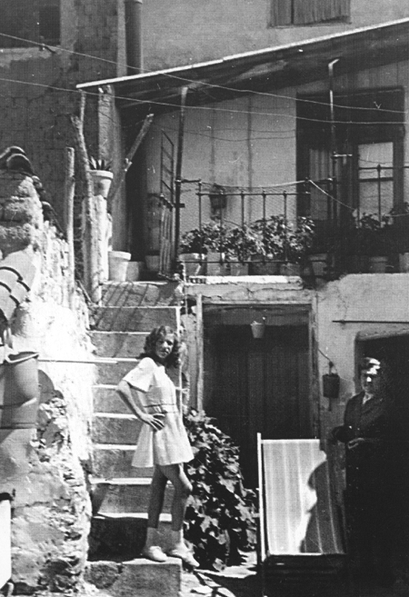 Mari Luz QuÃ­lez y Trinidad Salvador. Langa del Castillo.