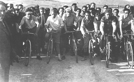 Carrera de bicicletas. Langa del Castillo.