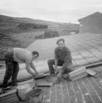 Trabajando en la construcciÃ³n de unas casas en Cuencabuena.