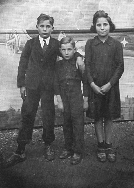 Leoncio, Ismael y Milagros UsÃ³n Burillo. Langa del Castillo.