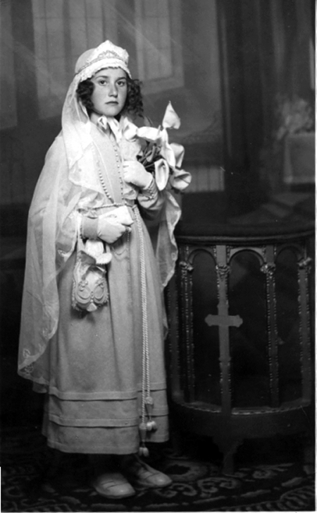 NiÃ±a en el dÃ­a de su Primera ComuniÃ³n. Torremocha.