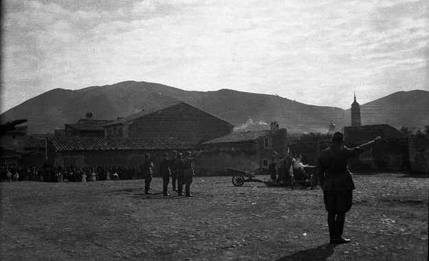 Misa campestre con las tropas italianas. BÃ¡guena.