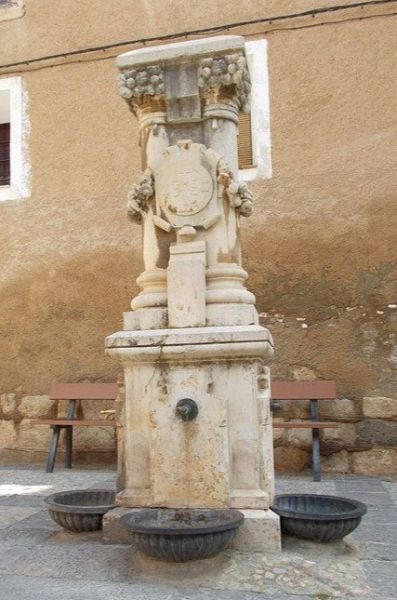 Archivo:Fuente-Daroca.jpg