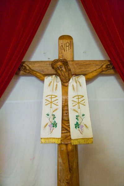 Archivo:Cristo tallado madera.jpg
