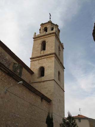 Archivo:Torre iglesia Bello.jpg