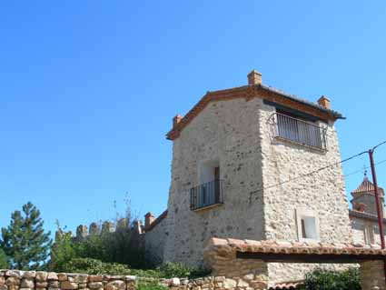 Archivo:CastilloTorralbaFrailes.jpg