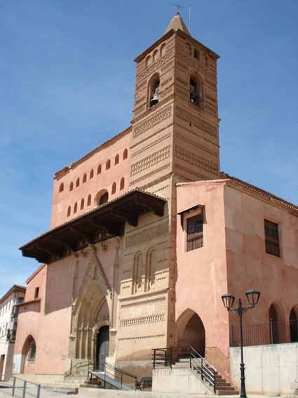 Archivo:Iglesia parroquial maluenda.jpg