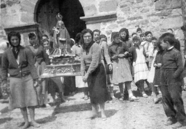 Archivo:VISITA EN LA VIRGEN DE MORA.jpg
