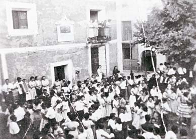 Archivo:Baile enla plaza.jpg