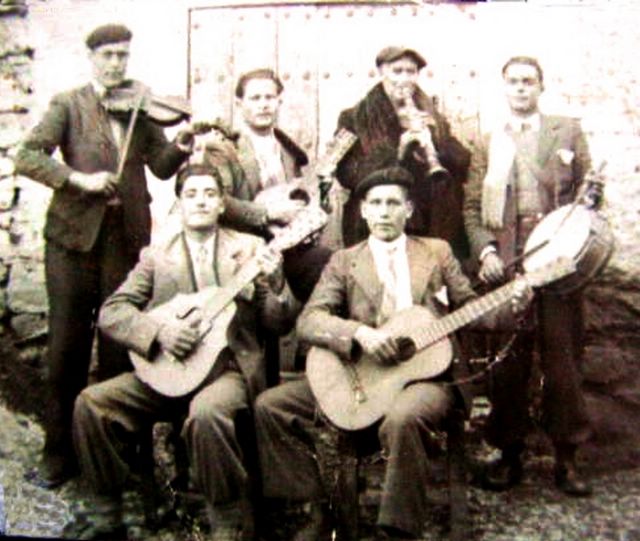 Archivo:Gaiteros lanzuela.jpg