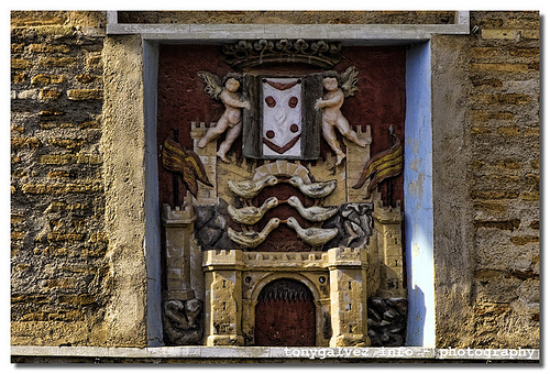 Archivo:Escudo daroca puerta alta.jpg