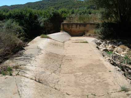 Archivo:Azud Fuentes de Jiloca.jpg