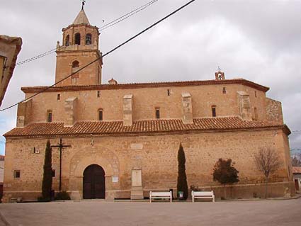 Archivo:Iglesia parroquial Bello.jpg