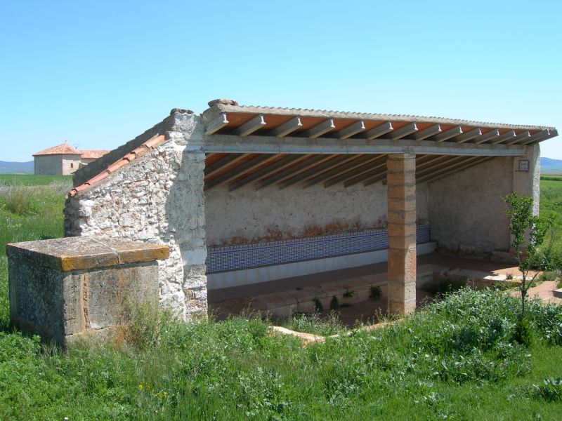 Archivo:LavaderoTorralbaFrailes.jpg