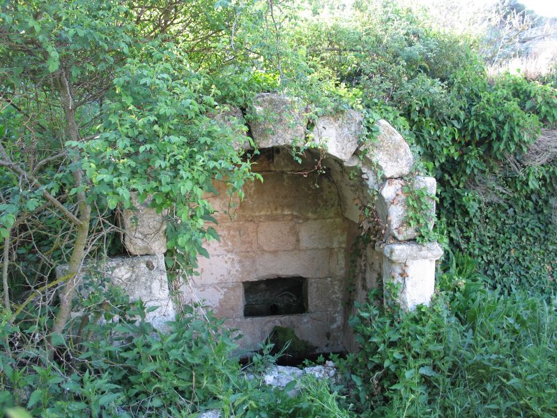Archivo:FuenteVillarejoOlmos.jpg