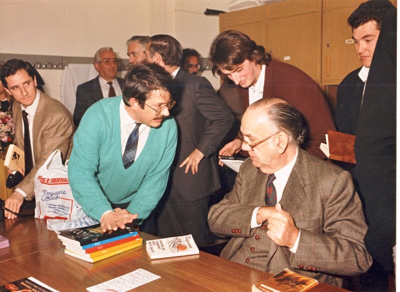 Archivo:AngelalcanyzCela.jpg