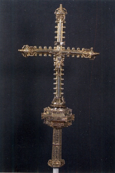 Archivo:Cruzprocesional02maluenda.jpg