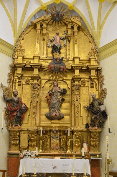 Archivo:CuerlasRetablomayor.jpg