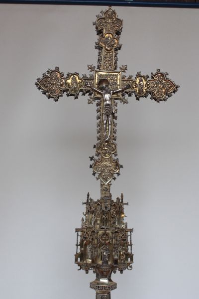 Archivo:CruzprocesionalValdehorna.jpg