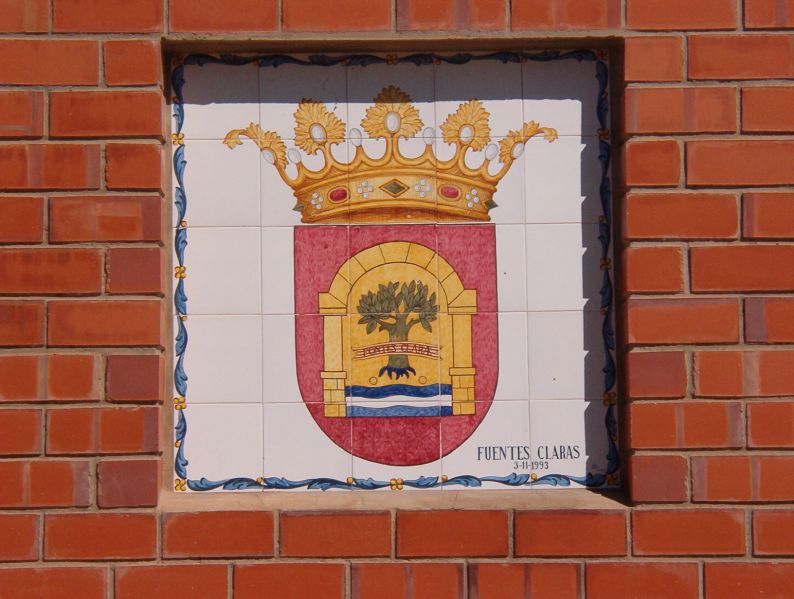 Archivo:Escudo Fuentes Claras.jpg